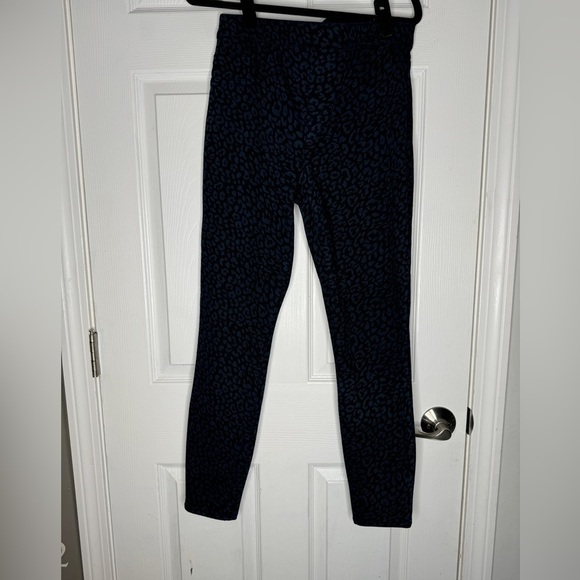 Spanx Jean-ish Blue Leopard Print Pull On High Rise Leggings
Size Medium - Picture 3 of 8
